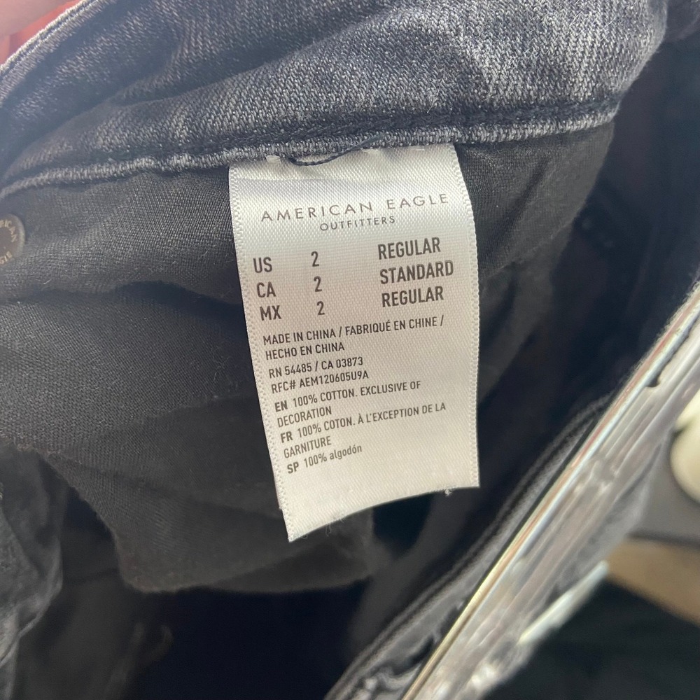 American Eagle Highest Rise Mom Jean Distressed Faded Black Gray Size 2 Regular - Picture 11 of 11